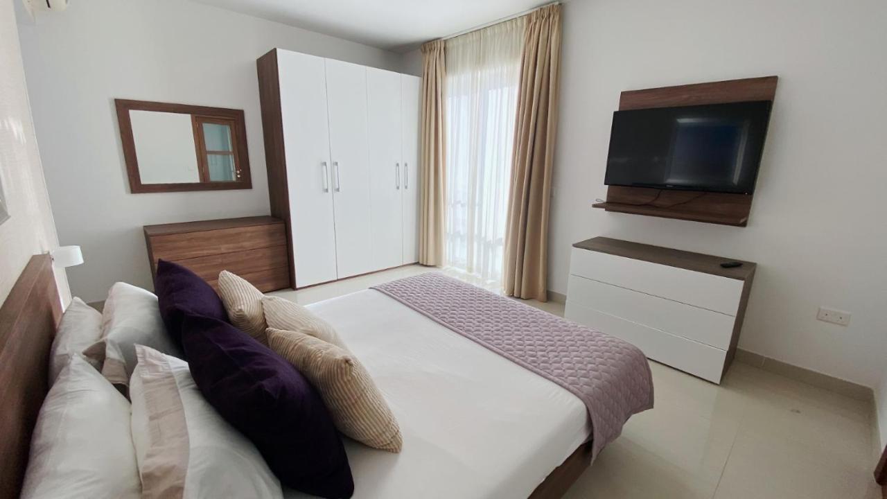 Point Sliema Sea Front Apartment Bagian luar foto