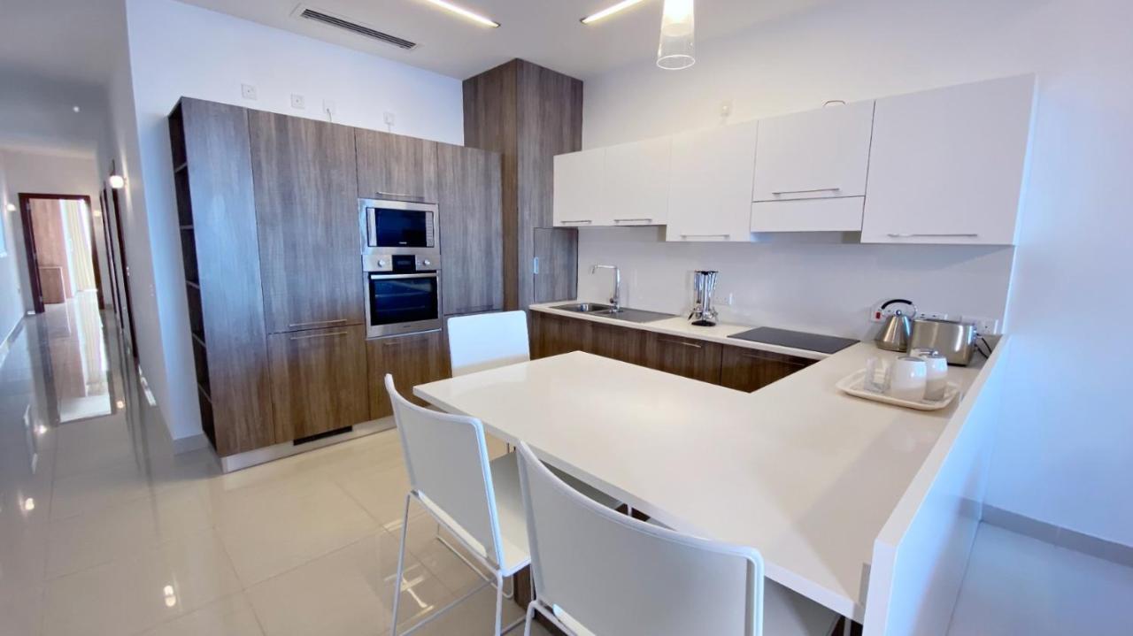 Point Sliema Sea Front Apartment Bagian luar foto